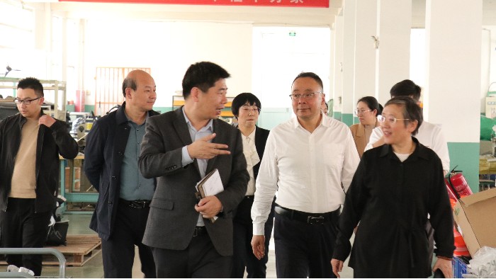资讯|东莞市商务局党组成员、副局长庄金才一行莅临长征娱乐调研指导