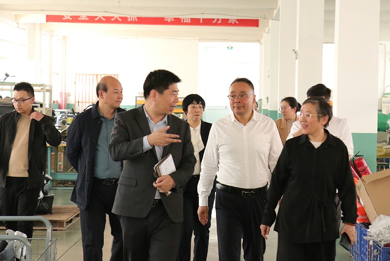 资讯|东莞市商务局党组成员、副局长庄金才一行莅临长征娱乐调研指导