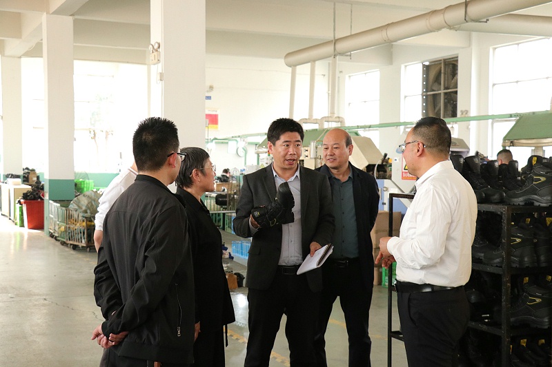 资讯|东莞市商务局党组成员、副局长庄金才一行莅临长征娱乐调研指导