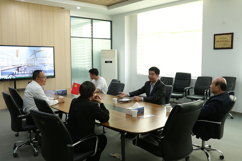 资讯|东莞市商务局党组成员、副局长庄金才一行莅临长征娱乐调研指导