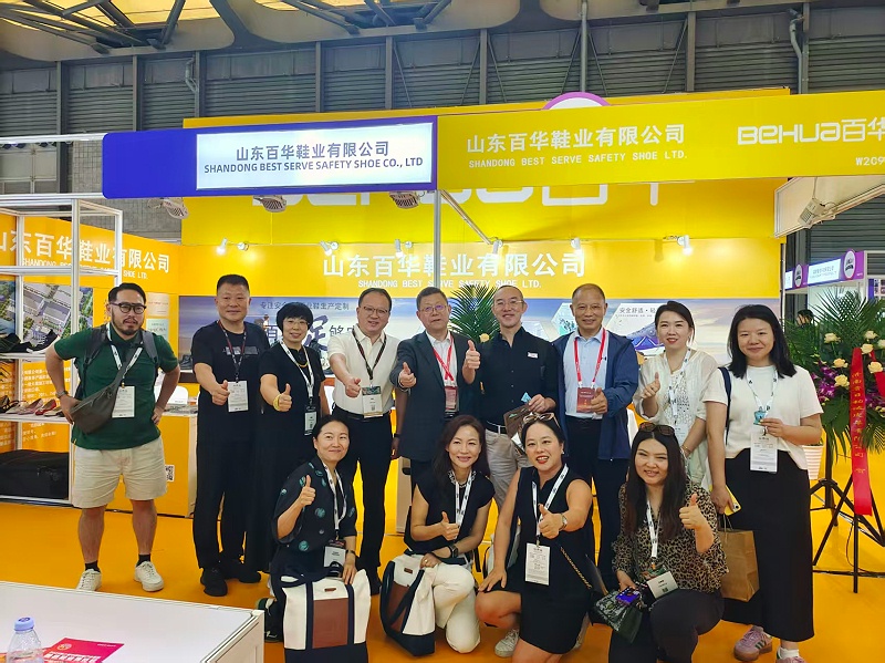 2025摩登中国国际鞋包服饰时尚展现场来了，长征娱乐展位现场人气爆棚！