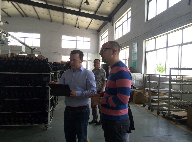 荷兰客户参观门徒娱乐生产车间