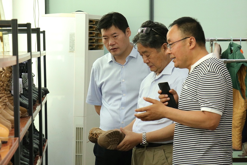 广东省贸促会党组成员、副会长刘晓江一行莅临门徒娱乐调研指导