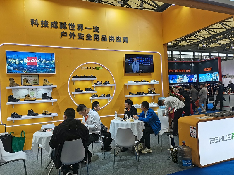 第104届中国劳动保护用品交易会现场来了，看门徒娱乐气场全开，精彩蓄力！