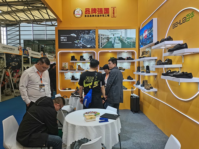 第104届中国劳动保护用品交易会现场来了，看门徒娱乐气场全开，精彩蓄力！