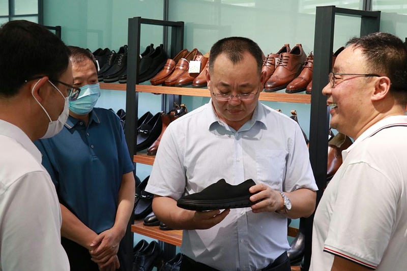 沂南县县长冉凡亚等一行莅临门徒娱乐