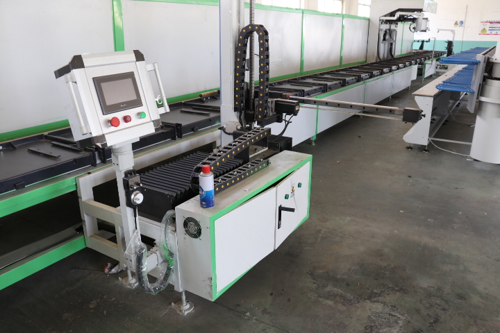 门徒娱乐安全鞋注塑工艺设备